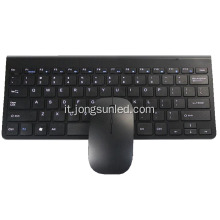 Una tastiera e un mouse wireless neri per laptop